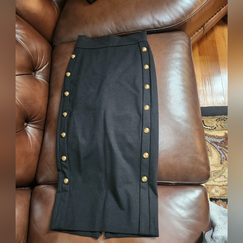 Pinko Black Pencil Skirt With Optional Zip Slit Up The Side Stunning Gold Button